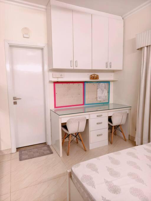 Hostmystay-3bhk ! Gk1 - Rblck! Apartment New Delhi