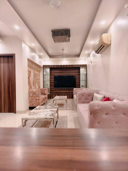 Hostmystay-3bhk ! Gk1 - Rblck! Apartment New Delhi