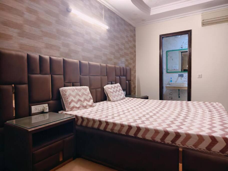 Hostmystay-3bhk ! Gk1 - Rblck! * New Delhi