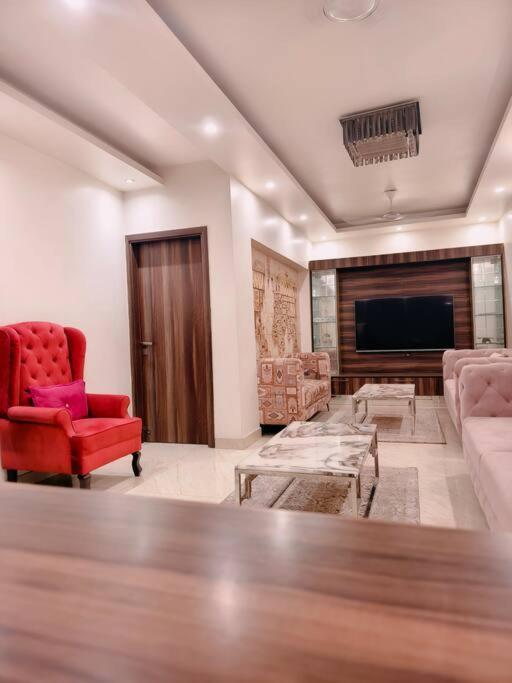 Hostmystay-3bhk ! Gk1 - Rblck! New Delhi