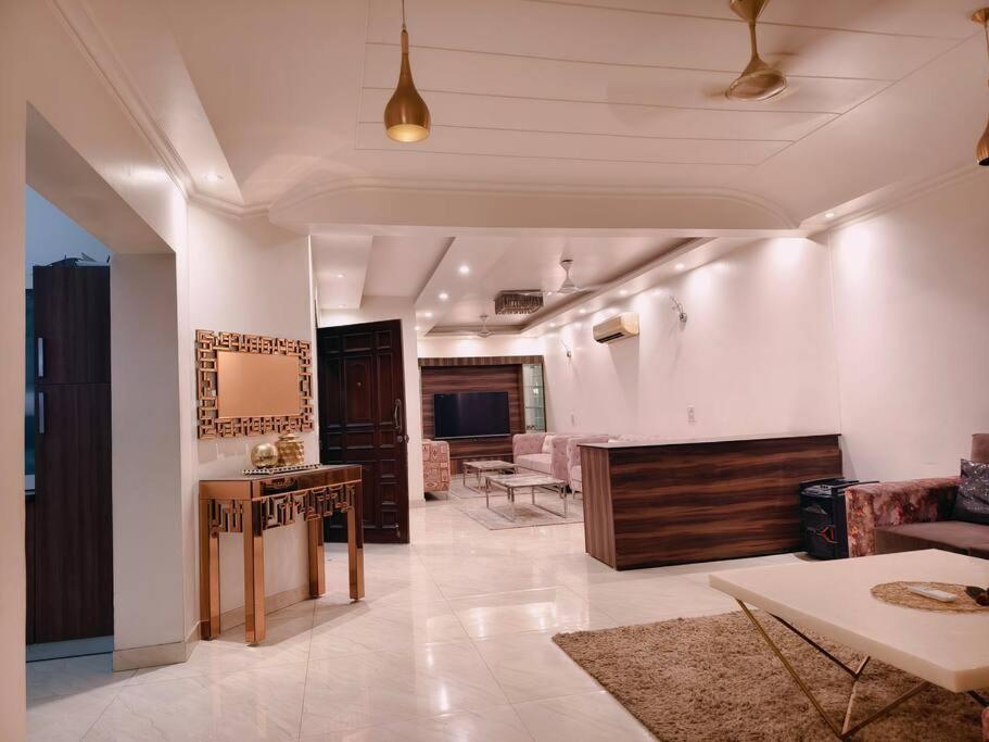 Hostmystay-3bhk ! Gk1 - Rblck! *