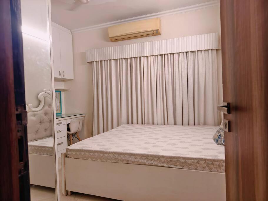 Hostmystay-3bhk ! Gk1 - Rblck! * New Delhi
