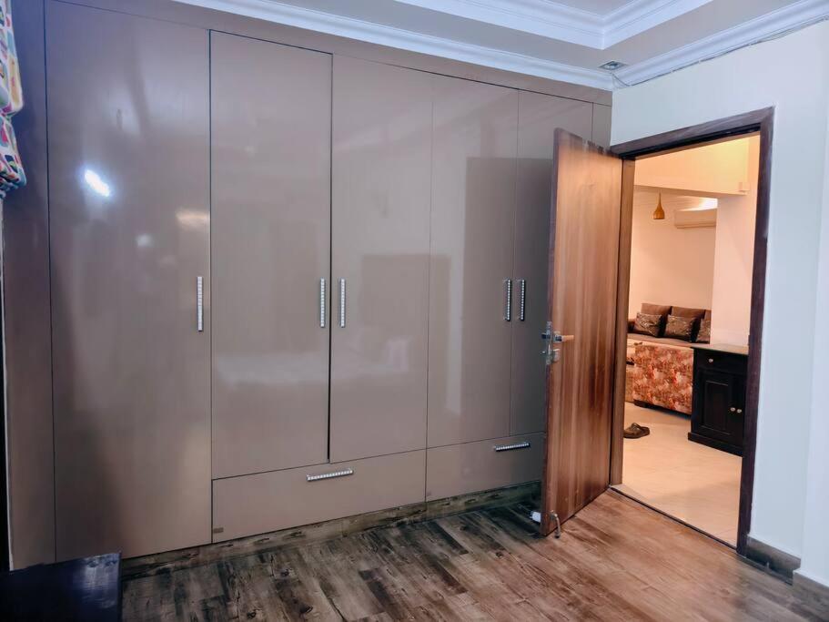 Hostmystay-3bhk ! Gk1 - Rblck!