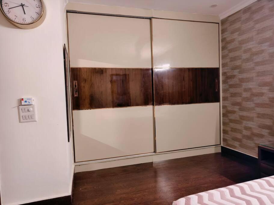 Hostmystay-3bhk ! Gk1 - Rblck!