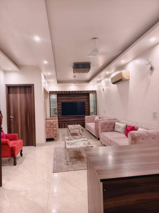 Hostmystay-3bhk ! Gk1 - Rblck! New Delhi